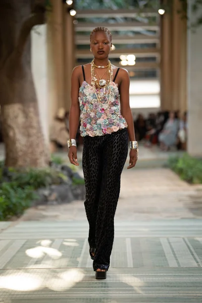 Look 30